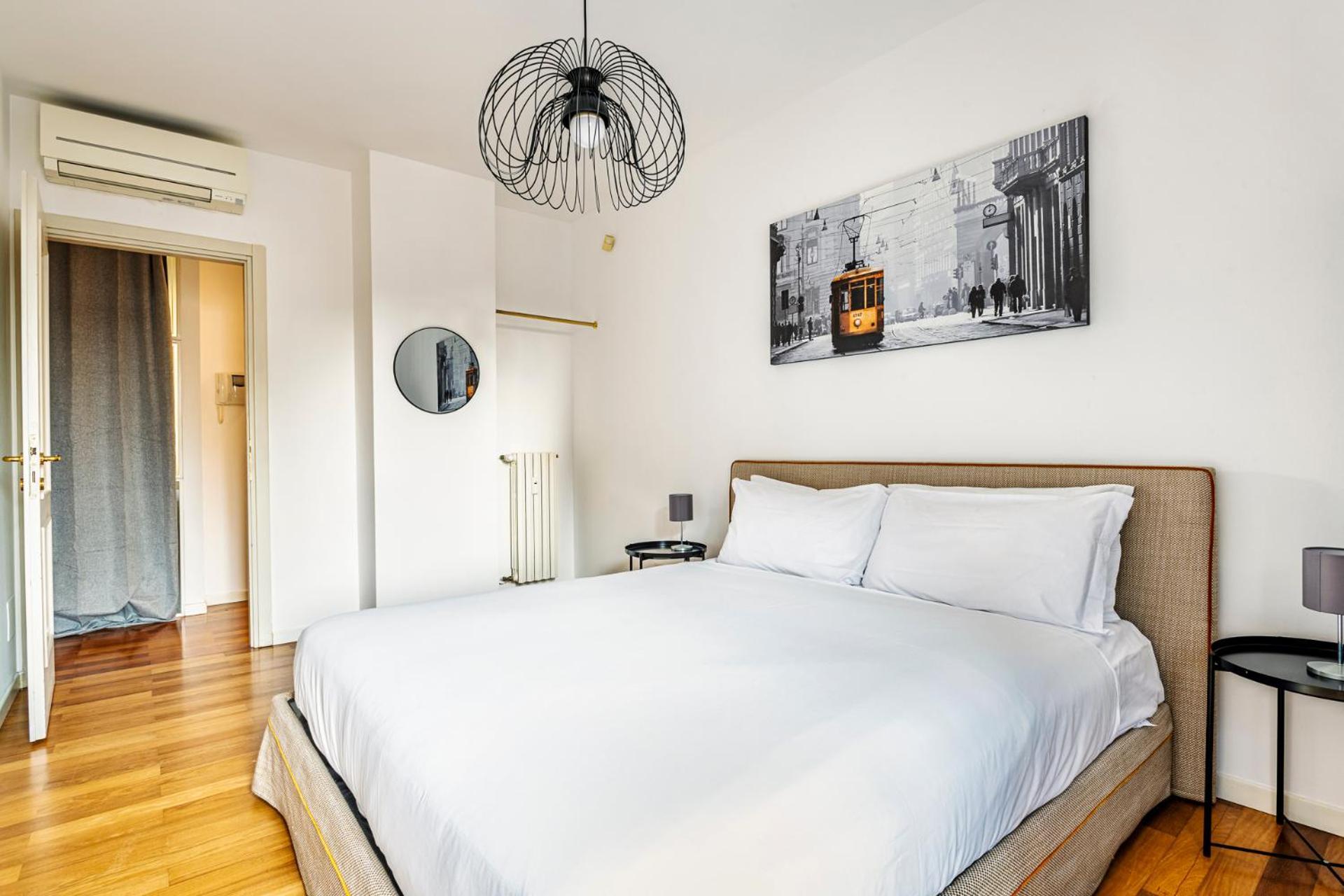 Elegant 2 Bedrooms Apartments Near Duomo Милан Экстерьер фото