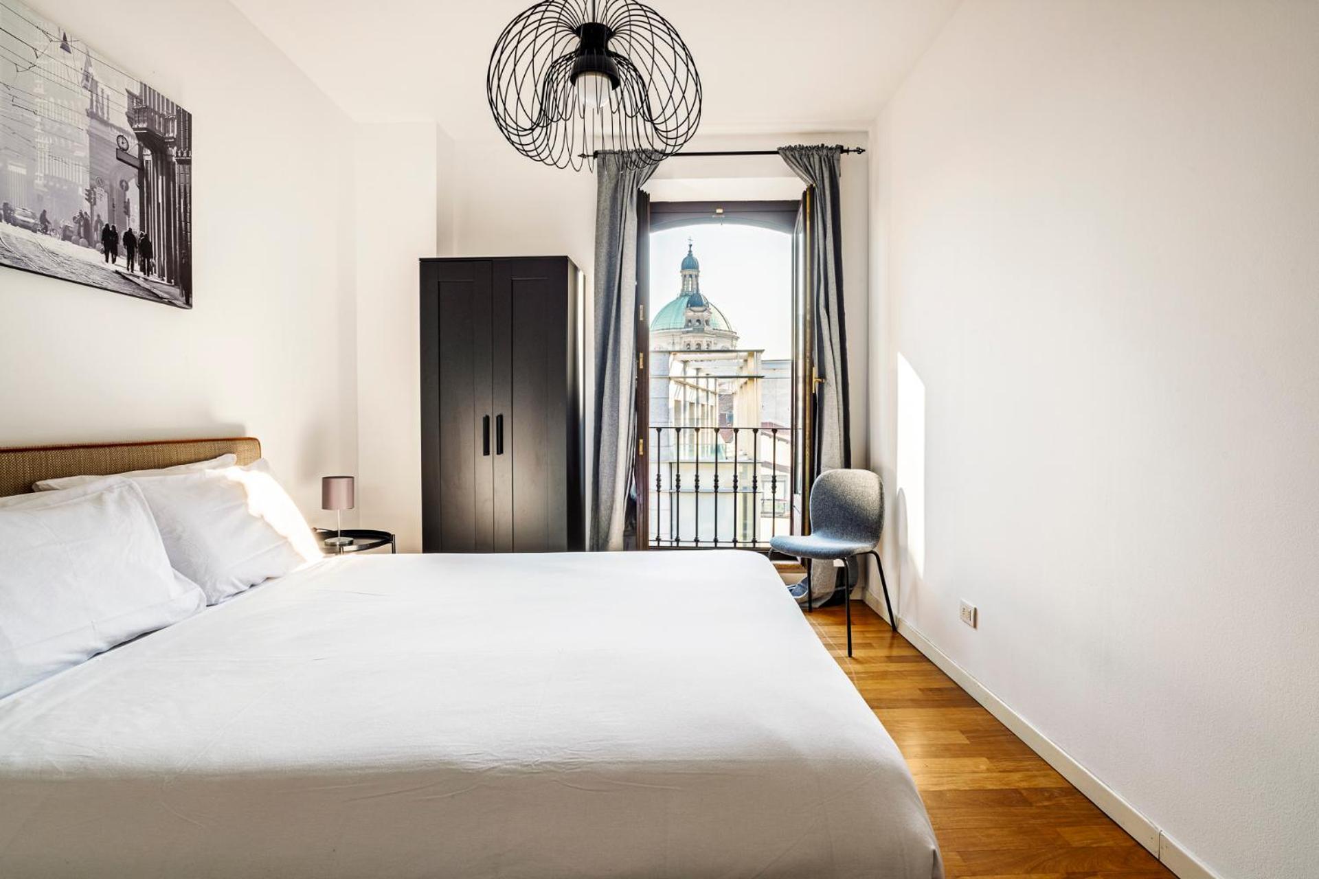 Elegant 2 Bedrooms Apartments Near Duomo Милан Экстерьер фото