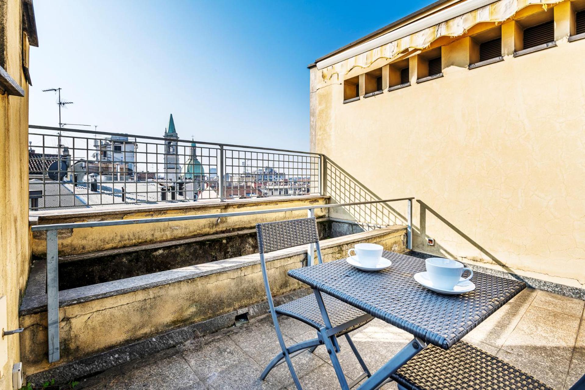 Elegant 2 Bedrooms Apartments Near Duomo Милан Экстерьер фото