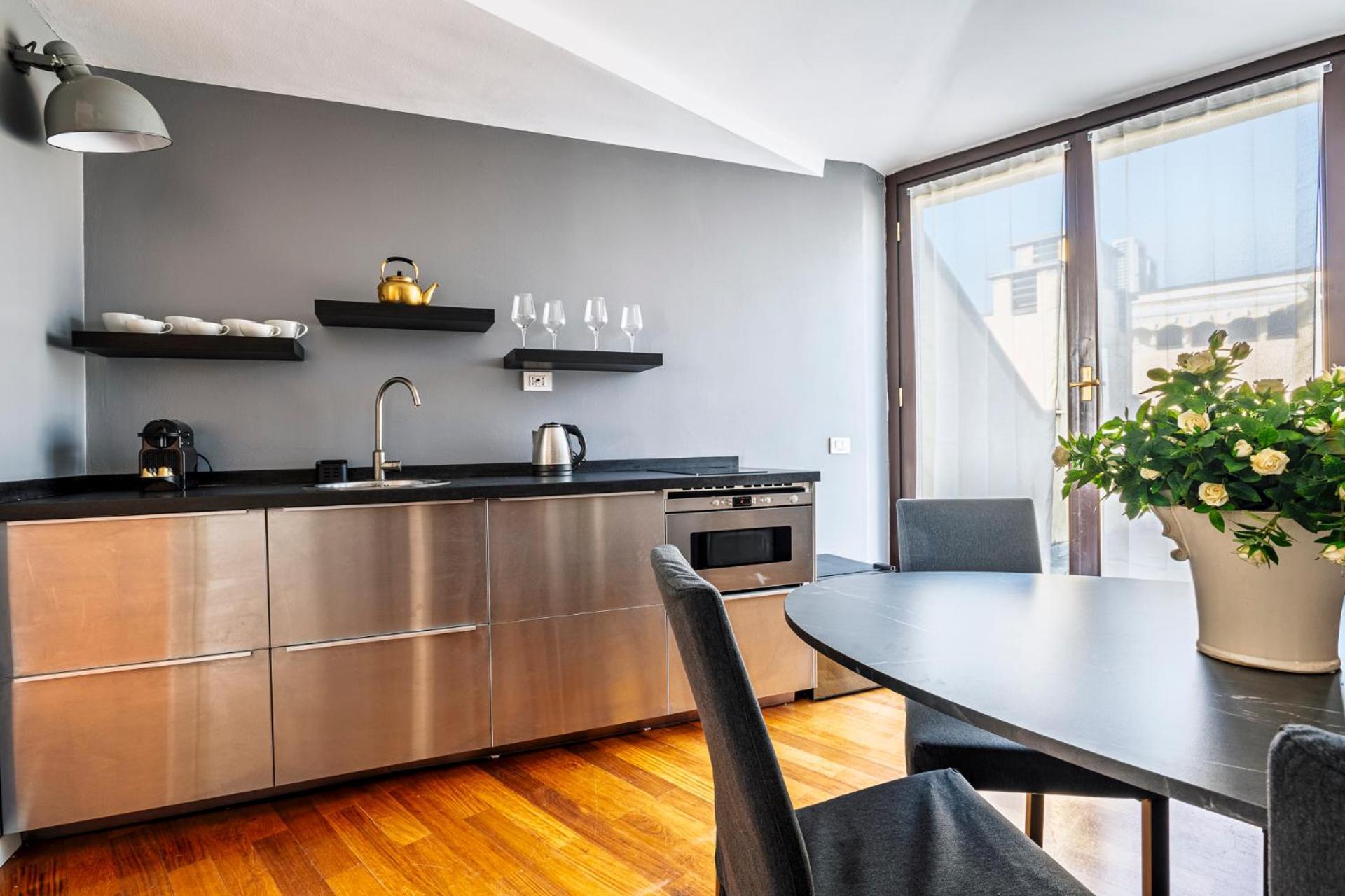 Elegant 2 Bedrooms Apartments Near Duomo Милан Экстерьер фото