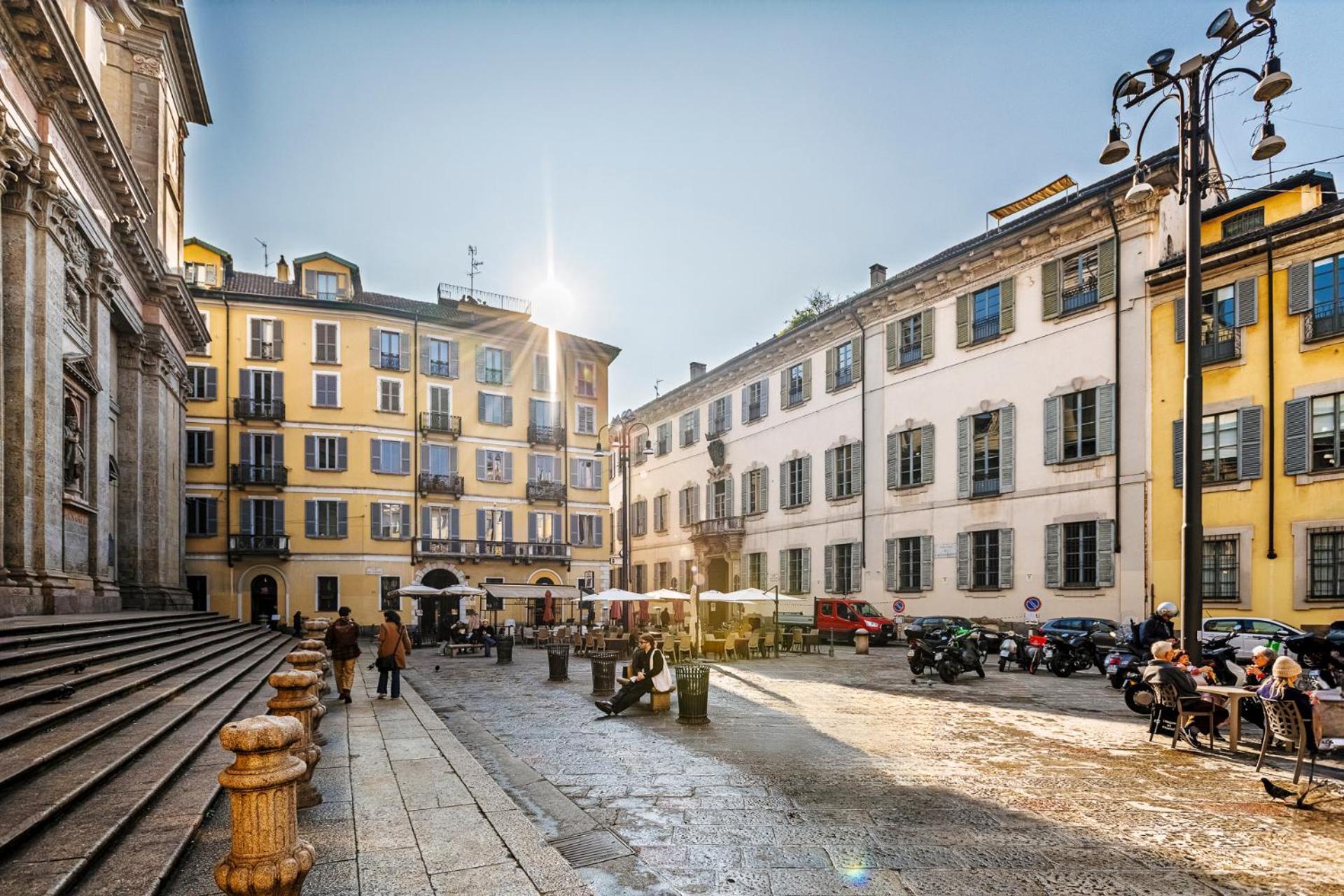 Elegant 2 Bedrooms Apartments Near Duomo Милан Экстерьер фото